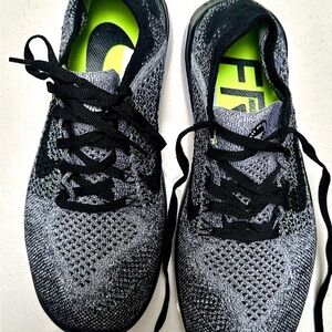 New Nike sneakers Size 8